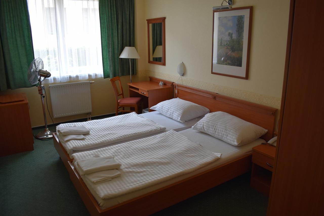 Paprika Panzio Bed and Breakfast Hegyeshalom Eksteriør billede
