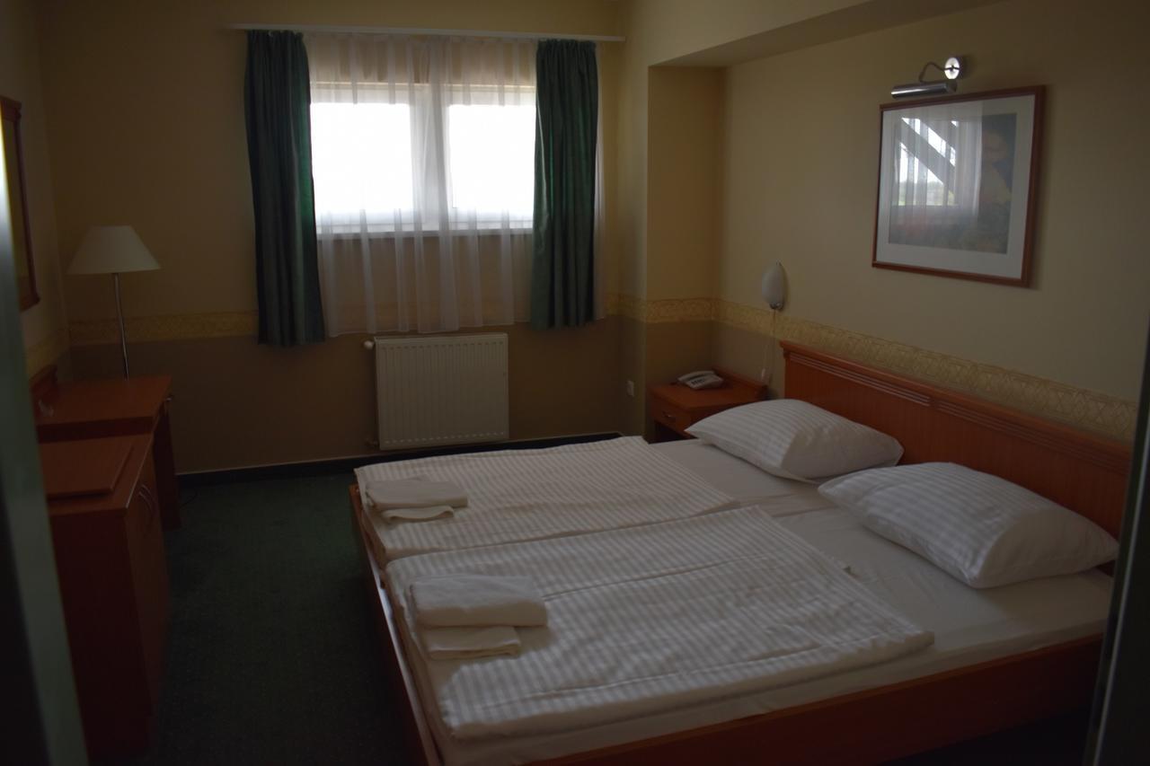Paprika Panzio Bed and Breakfast Hegyeshalom Eksteriør billede