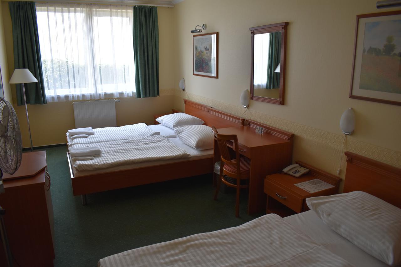 Paprika Panzio Bed and Breakfast Hegyeshalom Eksteriør billede